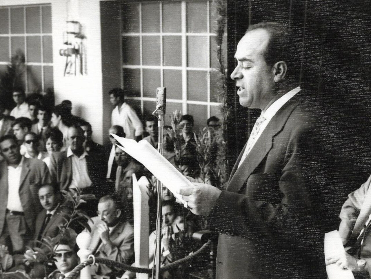 Francisco Albert Vidal giving a speech in 1965.