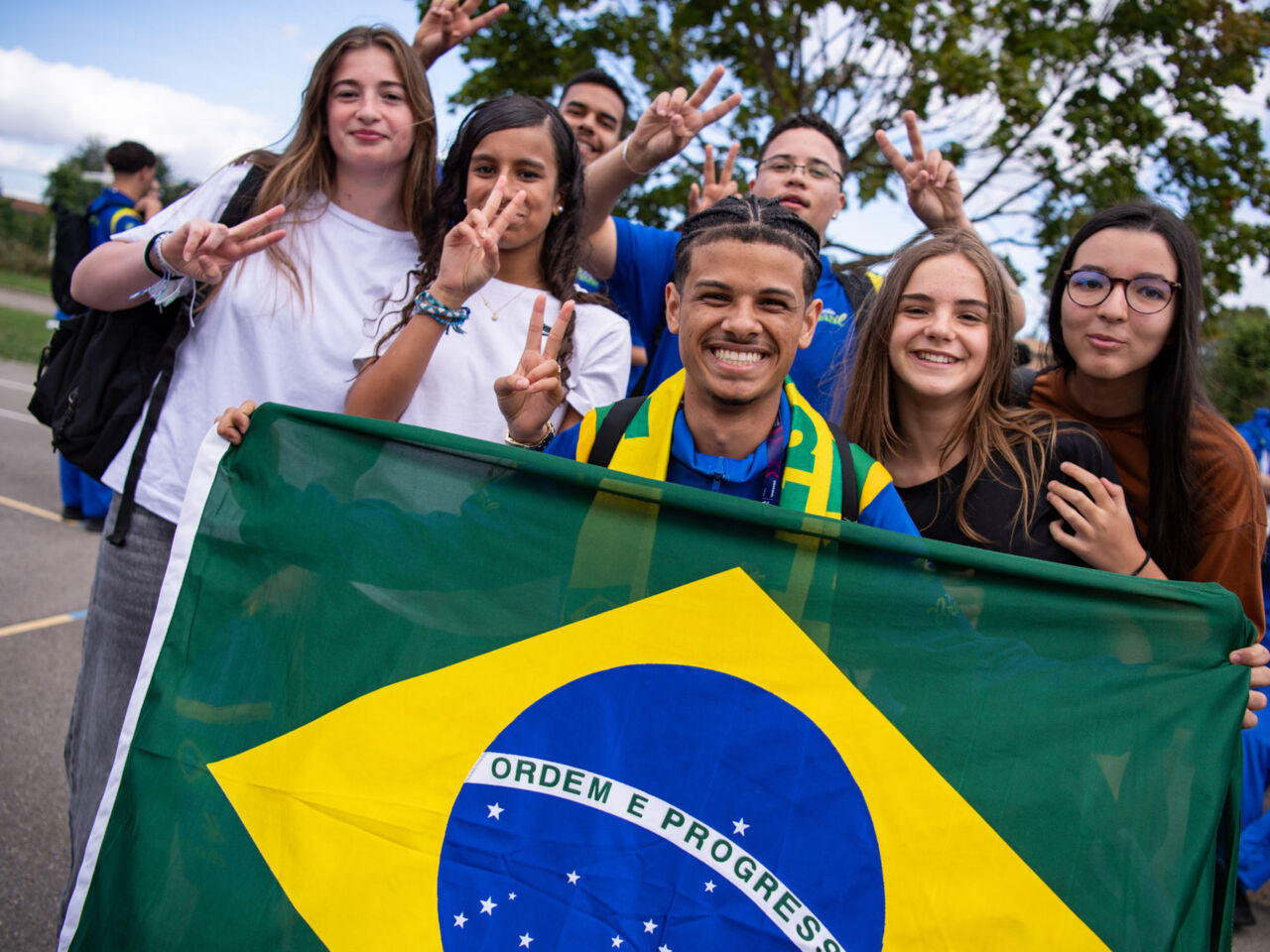 WorldSkills Competitors and local students unite as One School One Country